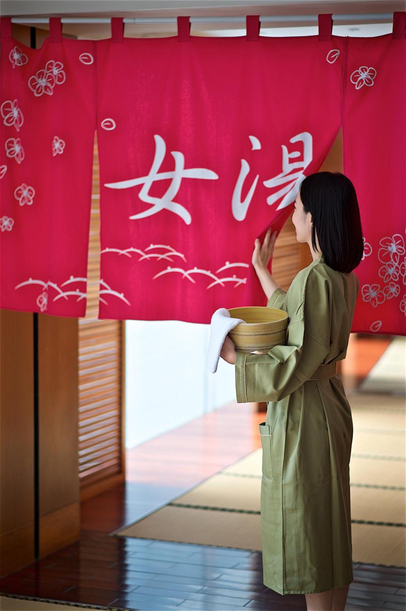 Wenquan Hotel Royal Chihpin מראה חיצוני תמונה A woman in a yukata